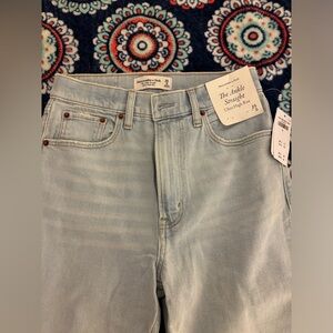Abercrombie Jeans New with Tag ankle straight jean